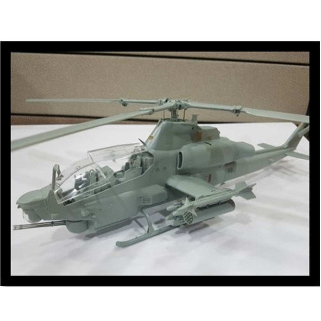 ACADEMY 1/35 AH-1Z SHARK MOUTH USMC HELICOPTER KIT