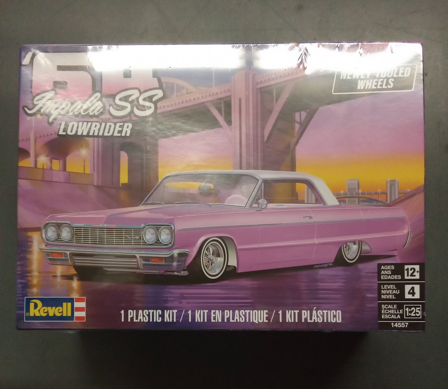 REVELL 1/25 '65 CHEVY IMPALA SS LOWRIDER