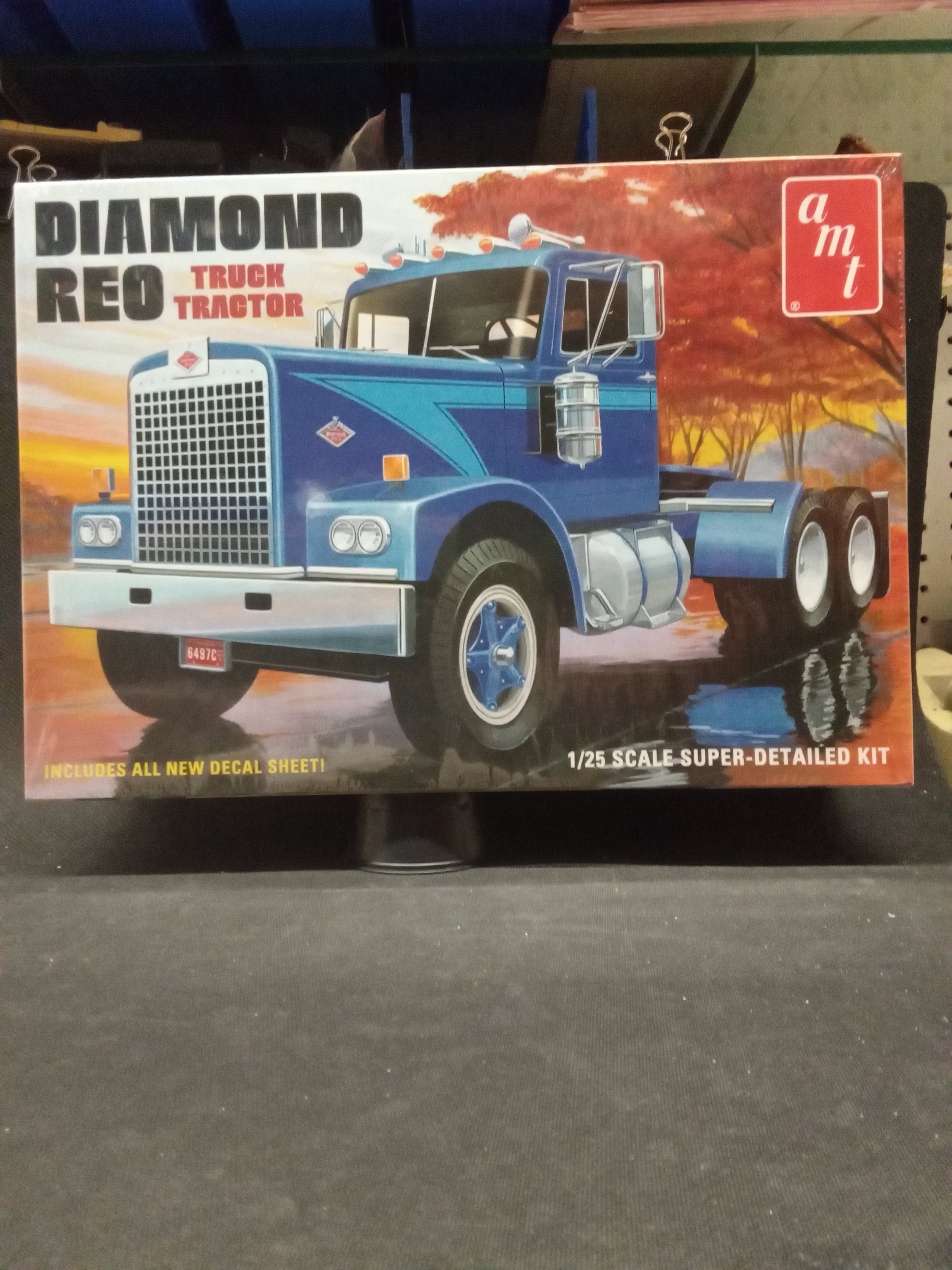 AMT 1/25 DIAMOND RIO SEMI TRACTOR – Central Hobbies